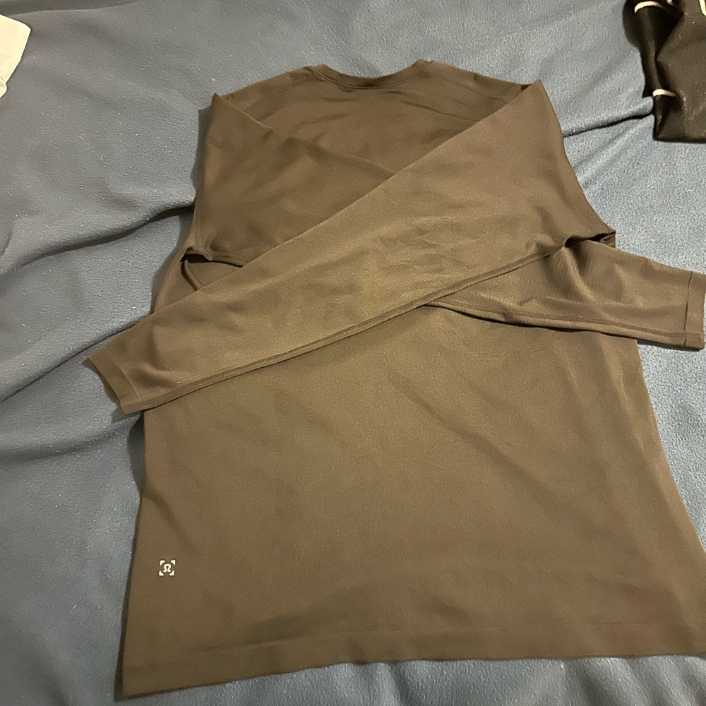 Mena Lululemon Large Long-Sleeve Shirt